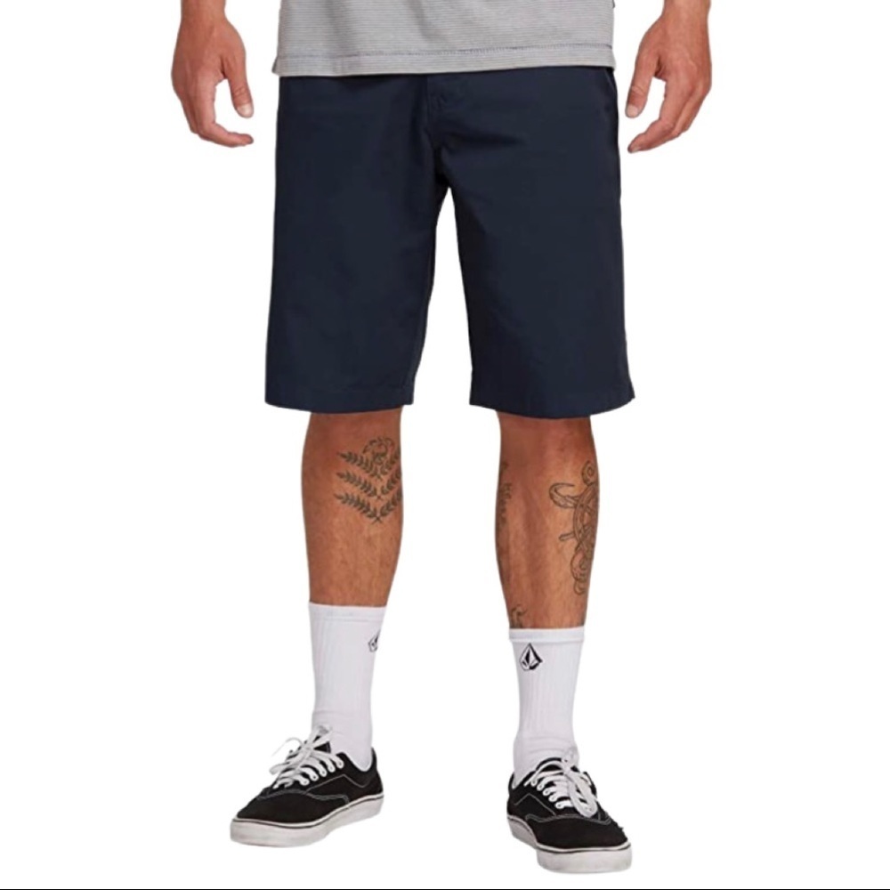VOLCOM Frickin Stretch Shorts Navy Twill Flat Front Chino Size 32 True to This